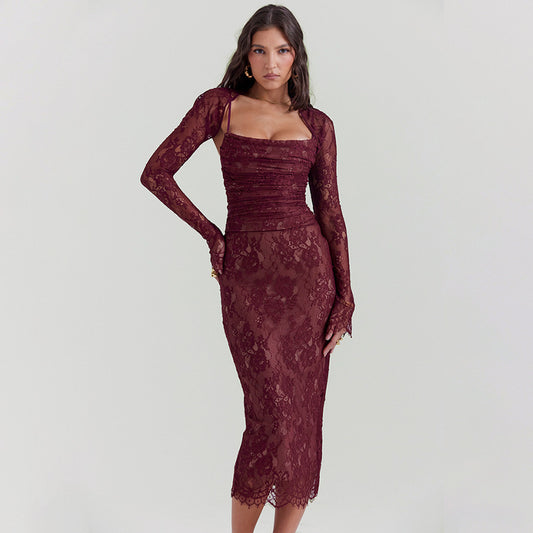 VENEZIA – Langärmeliges Spitzenkleid mit Rückenausschnitt und figurbetontem Schnitt