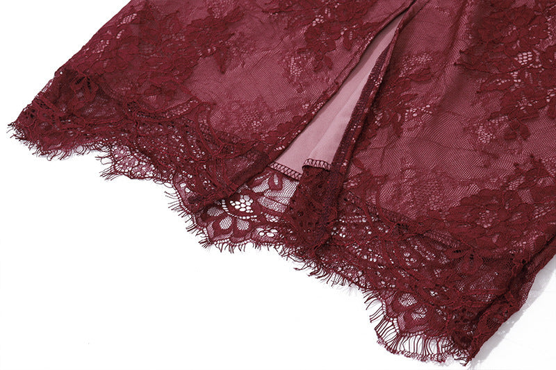 VENEZIA – Langärmeliges Spitzenkleid mit Rückenausschnitt und figurbetontem Schnitt