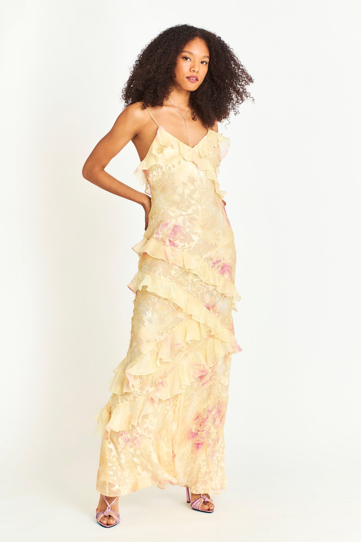 RIO – Fließendes Maxikleid mit Spaghettiträgern und Rüschen